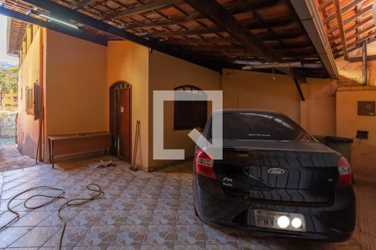 Entrada - Garagem de casa à venda com 2 quartos, 372m² em São João Batista, Belo Horizonte