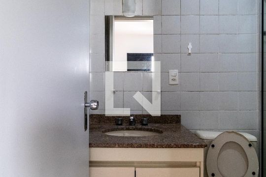 Banheiro da Suíte de apartamento para alugar com 3 quartos, 75m² em Vila Anglo Brasileira, São Paulo