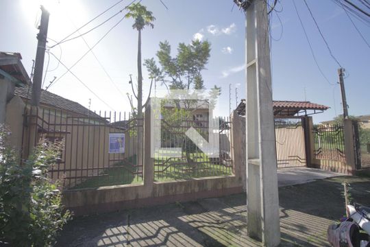 Fachada de casa à venda com 3 quartos, 190m² em Fátima, Canoas