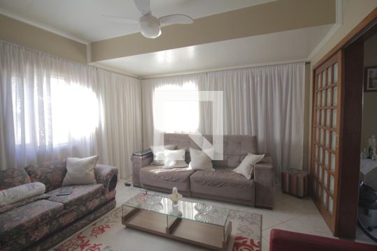 Sala de TV de casa à venda com 3 quartos, 190m² em Fátima, Canoas