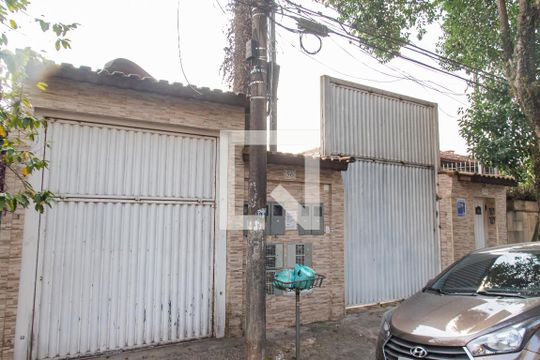 Fachada de casa para alugar com 1 quarto, 15m² em Vila São José, São Paulo