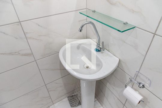 Banheiro de casa para alugar com 1 quarto, 15m² em Vila São José, São Paulo