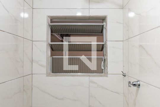 Banheiro de casa para alugar com 1 quarto, 15m² em Vila São José, São Paulo