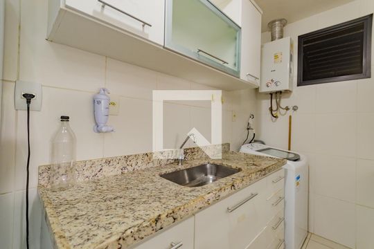 Cozinha de apartamento para alugar com 1 quarto, 35m² em Ondina, Salvador