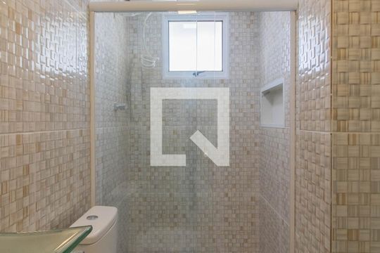 Banheiro de kitnet/studio para alugar com 1 quarto, 22m² em Jardim Tijuco, Guarulhos