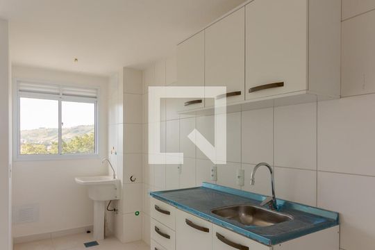 Cozinha de apartamento para alugar com 2 quartos, 54m² em Bom Jesus, Porto Alegre