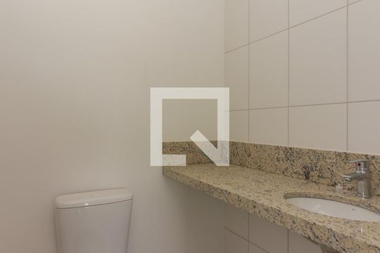 Banheiro da Suite de apartamento para alugar com 2 quartos, 54m² em Bom Jesus, Porto Alegre