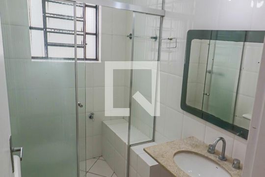 Banheiro de casa para alugar com 3 quartos, 120m² em Vila Sonia, São Paulo