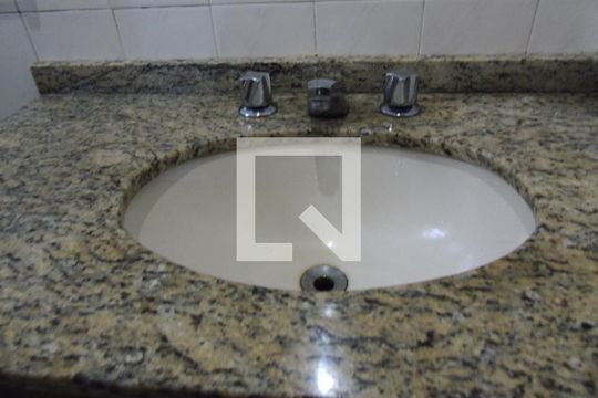 Detalhe Banheiro de apartamento para alugar com 1 quarto, 49m² em Santa Teresa, Rio de Janeiro
