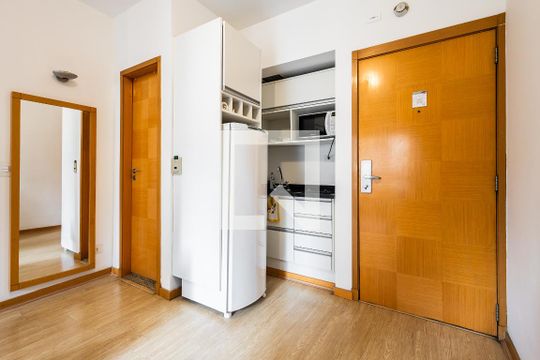 Cozinha de apartamento para alugar com 1 quarto, 30m² em Jardim Paulista, São Paulo