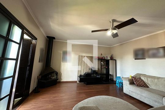 Sala de casa à venda com 3 quartos, 267m² em São Miguel, São Leopoldo