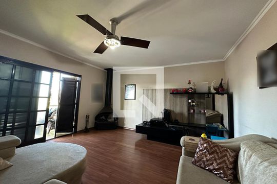 Sala de casa à venda com 3 quartos, 267m² em São Miguel, São Leopoldo