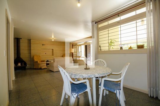 Sala de casa à venda com 4 quartos, 235m² em Santo Antônio, Porto Alegre