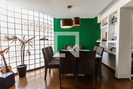 Sala de casa à venda com 2 quartos, 250m² em Jardim Itapemirim, São Paulo