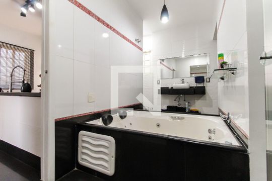 Banheiro da Suíte de casa à venda com 2 quartos, 250m² em Jardim Itapemirim, São Paulo