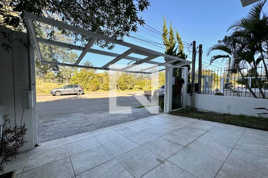 Garagem de casa à venda com 4 quartos, 140m² em Hípica, Porto Alegre