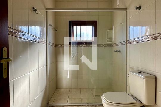 Banheiro Social de casa à venda com 4 quartos, 140m² em Hípica, Porto Alegre