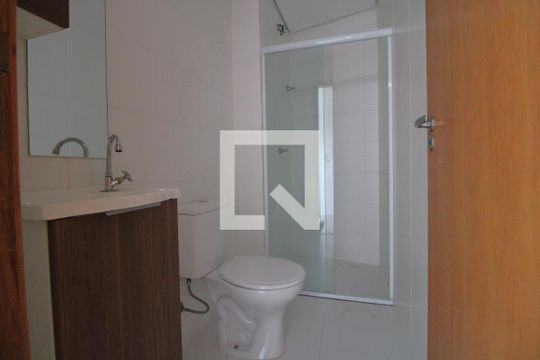 Banheiro de apartamento para alugar com 1 quarto, 37m² em Jardim Sabara, São Paulo