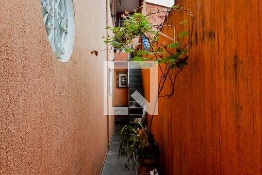 Corredor Lateral de casa à venda com 3 quartos, 304m² em Vila Bremen, Guarulhos