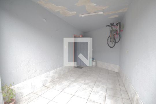 Garagem de casa à venda com 2 quartos, 80m² em Sarandi, Porto Alegre