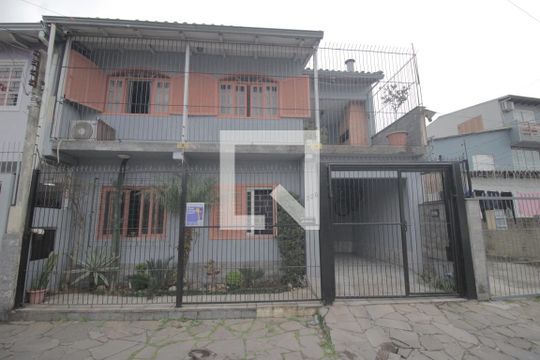 Fachada de casa à venda com 2 quartos, 80m² em Sarandi, Porto Alegre