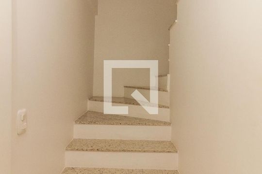 Escada de casa de condomínio à venda com 3 quartos, 102m² em Canudos, Novo Hamburgo