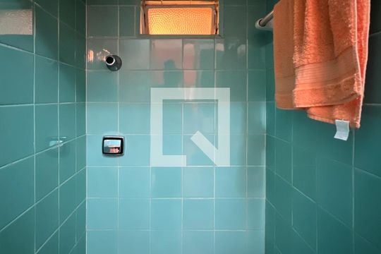 Lavabo de casa à venda com 3 quartos, 250m² em Vila Nova Conceição, São Paulo