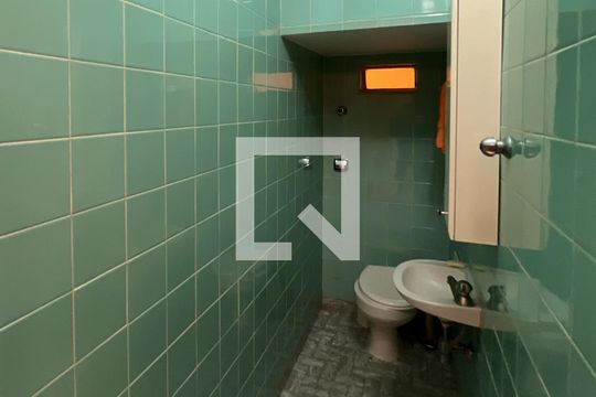 Lavabo de casa à venda com 3 quartos, 250m² em Vila Nova Conceição, São Paulo