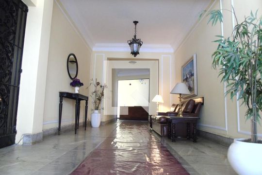 Hall de entrada de apartamento à venda com 2 quartos, 100m² em Laranjeiras, Rio de Janeiro