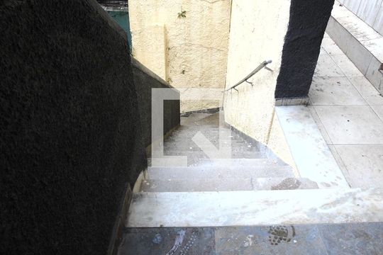 Escada de apartamento à venda com 2 quartos, 100m² em Laranjeiras, Rio de Janeiro