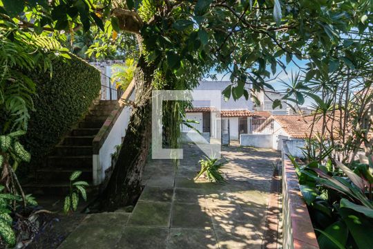 Canil de casa à venda com 4 quartos, 480m² em Grajau, Rio de Janeiro