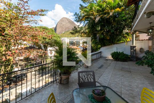 Varanda 1 (primeiro andar) de casa à venda com 4 quartos, 480m² em Grajau, Rio de Janeiro