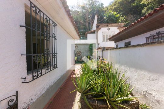 Quintal de casa à venda com 4 quartos, 480m² em Grajau, Rio de Janeiro