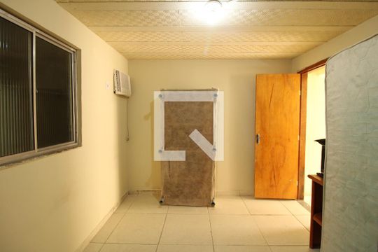Quarto de casa para alugar com 1 quarto, 48m² em Barra da Tijuca, Rio de Janeiro
