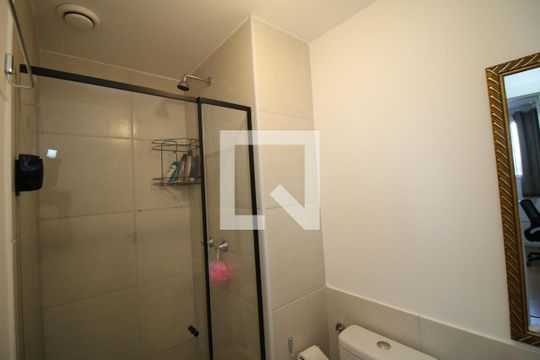 Banheiro de apartamento para alugar com 2 quartos, 47m² em Ramos, Rio de Janeiro