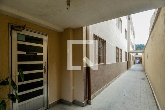 Entrada Social  de apartamento à venda com 2 quartos, 58m² em Vila Galvão, Guarulhos