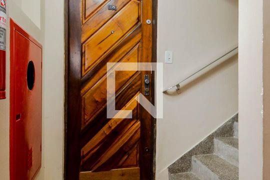 Hall de Entrada de apartamento à venda com 2 quartos, 58m² em Vila Galvão, Guarulhos