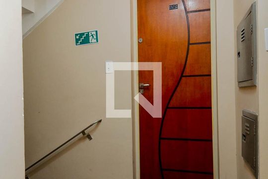 Hall de Entrada de apartamento à venda com 2 quartos, 58m² em Vila Galvão, Guarulhos