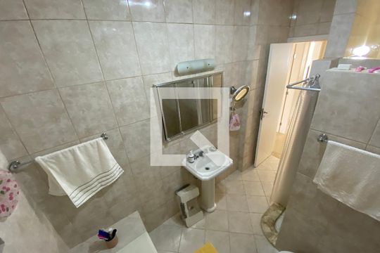 Banheiro Social de apartamento à venda com 3 quartos, 140m² em Copacabana, Rio de Janeiro