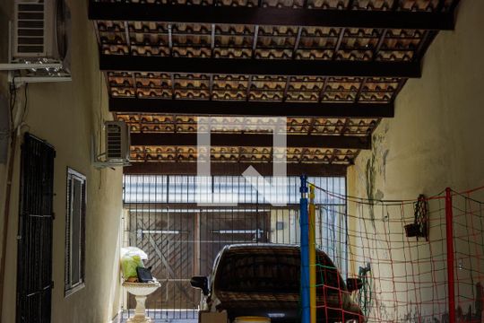 Garagem de casa à venda com 3 quartos, 340m² em Itaipu, Niterói