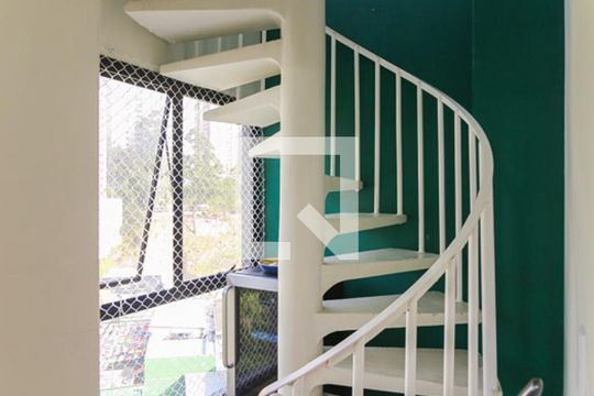 Escada de apartamento à venda com 1 quarto, 85m² em Vila Andrade, São Paulo
