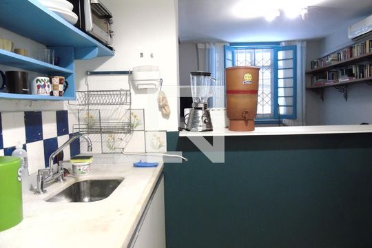 Cozinha de kitnet/studio à venda com 1 quarto, 59m² em Humaitá, Rio de Janeiro