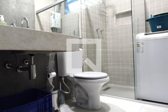 Banheiro de kitnet/studio à venda com 1 quarto, 59m² em Humaitá, Rio de Janeiro