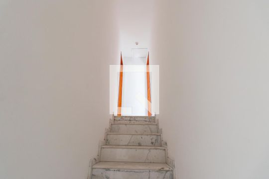 Escadas de casa de condomínio para alugar com 2 quartos, 75m² em Vila Matilde, São Paulo