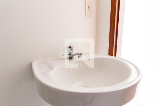 Lavabo de casa de condomínio para alugar com 2 quartos, 75m² em Vila Matilde, São Paulo
