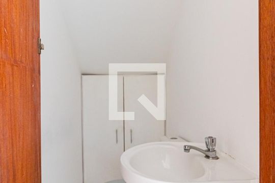 Lavabo de casa de condomínio para alugar com 2 quartos, 75m² em Vila Matilde, São Paulo