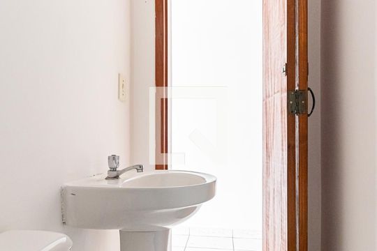 Lavabo de casa de condomínio para alugar com 2 quartos, 75m² em Vila Matilde, São Paulo