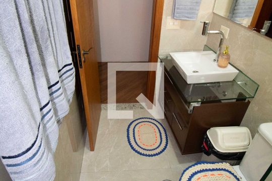 banheiro 1 de casa de condomínio à venda com 4 quartos, 190m² em Parque Imperial, São Paulo