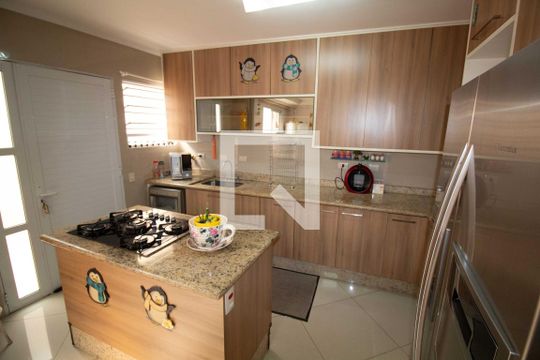 Cozinha  de casa de condomínio à venda com 4 quartos, 190m² em Parque Imperial, São Paulo