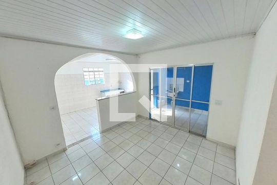 Casa à venda com 4 quartos, 152m² em Vila Zat, São Paulo